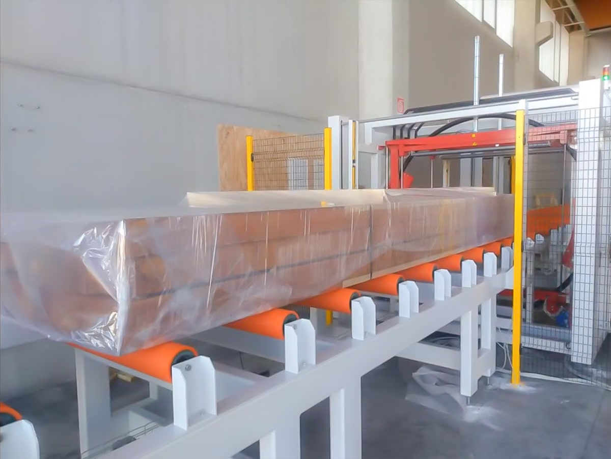 Holzplanken verpackt